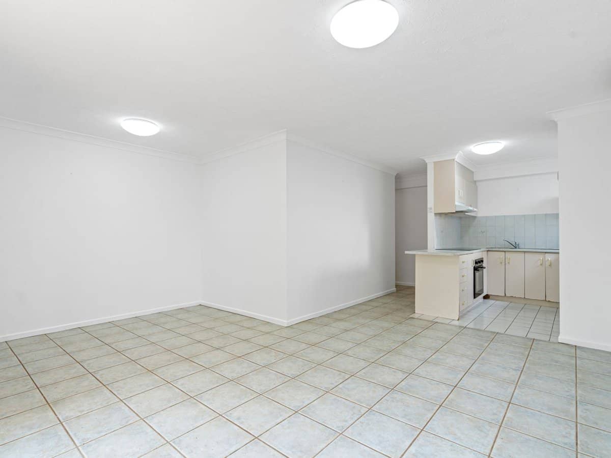 70 Jellicoe Street, COORPAROO - Thumbnail 4