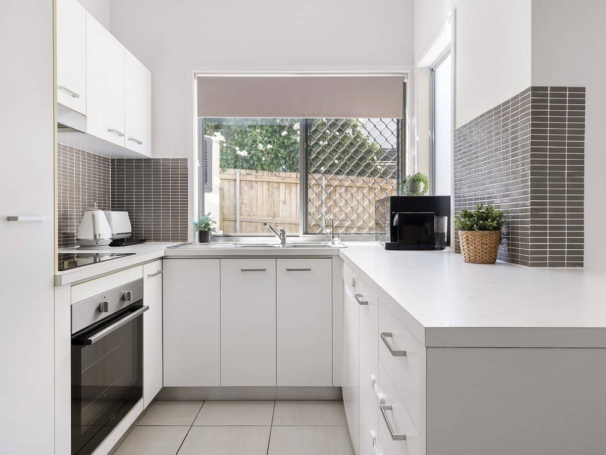 2/2-10 Cascade Drive, Underwood - Thumbnail 1