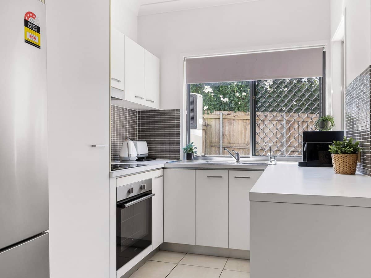 2/2-10 Cascade Drive, Underwood - Thumbnail 2