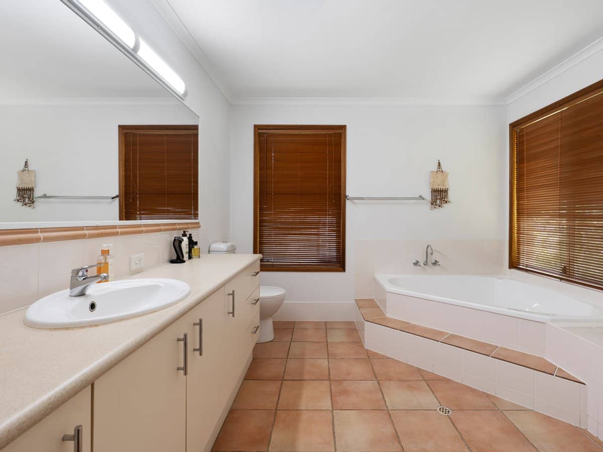 30 Lake Entrance Boulevard, NOOSAVILLE - Thumbnail 8