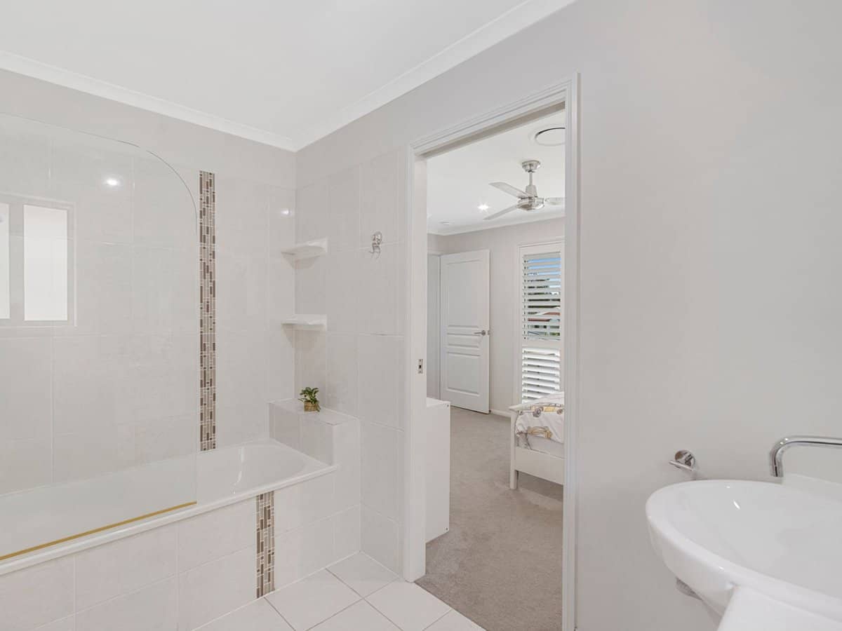 28 Giordano Place, BELMONT - Thumbnail 20