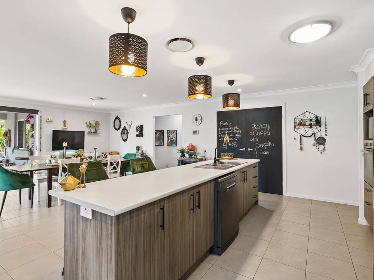 31 Cimmaron Circuit, THORNLANDS - Thumbnail 3