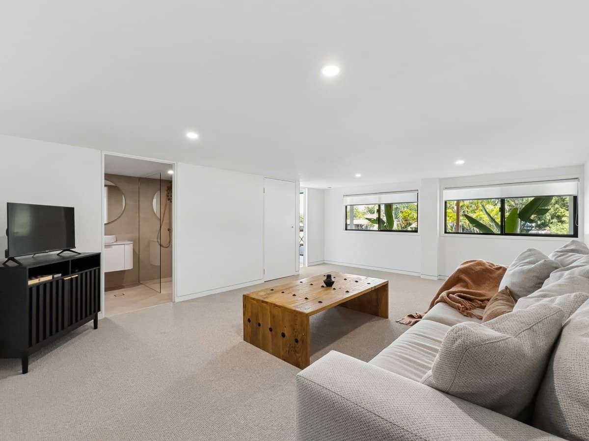 17 Rodlan Parade, LABRADOR - Thumbnail 18