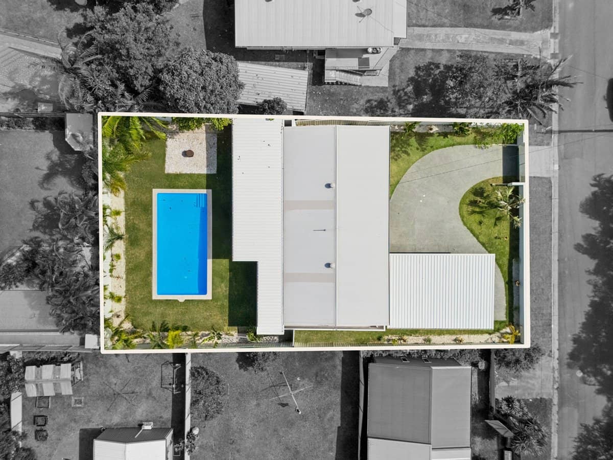 17 Rodlan Parade, LABRADOR - Thumbnail 24