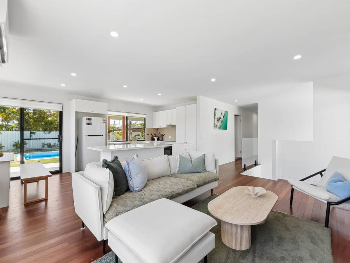 17 Rodlan Parade, LABRADOR - Thumbnail 12