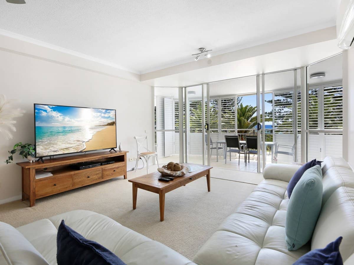 186 The Esplanade, Burleigh Heads - Thumbnail 2