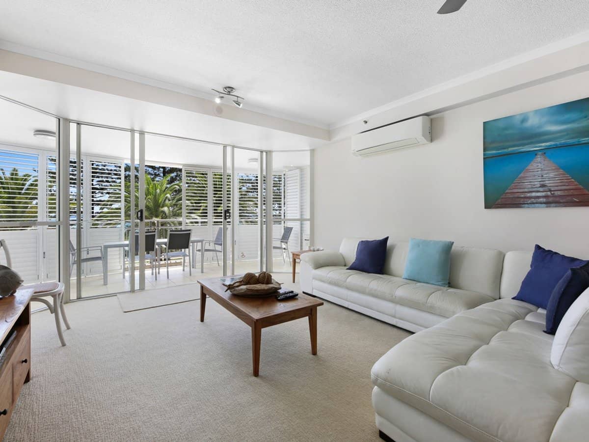 186 The Esplanade, Burleigh Heads - Thumbnail 3