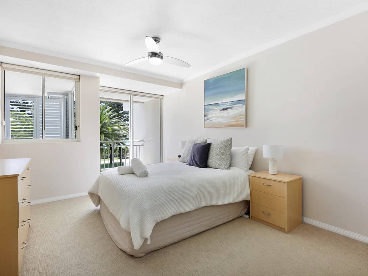 186 The Esplanade, Burleigh Heads - Thumbnail 11