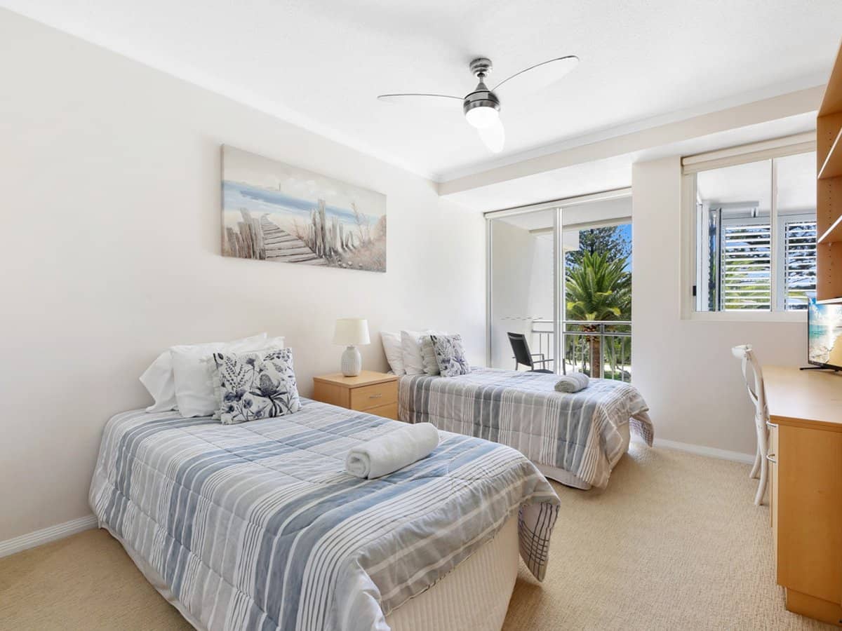 186 The Esplanade, Burleigh Heads - Thumbnail 16