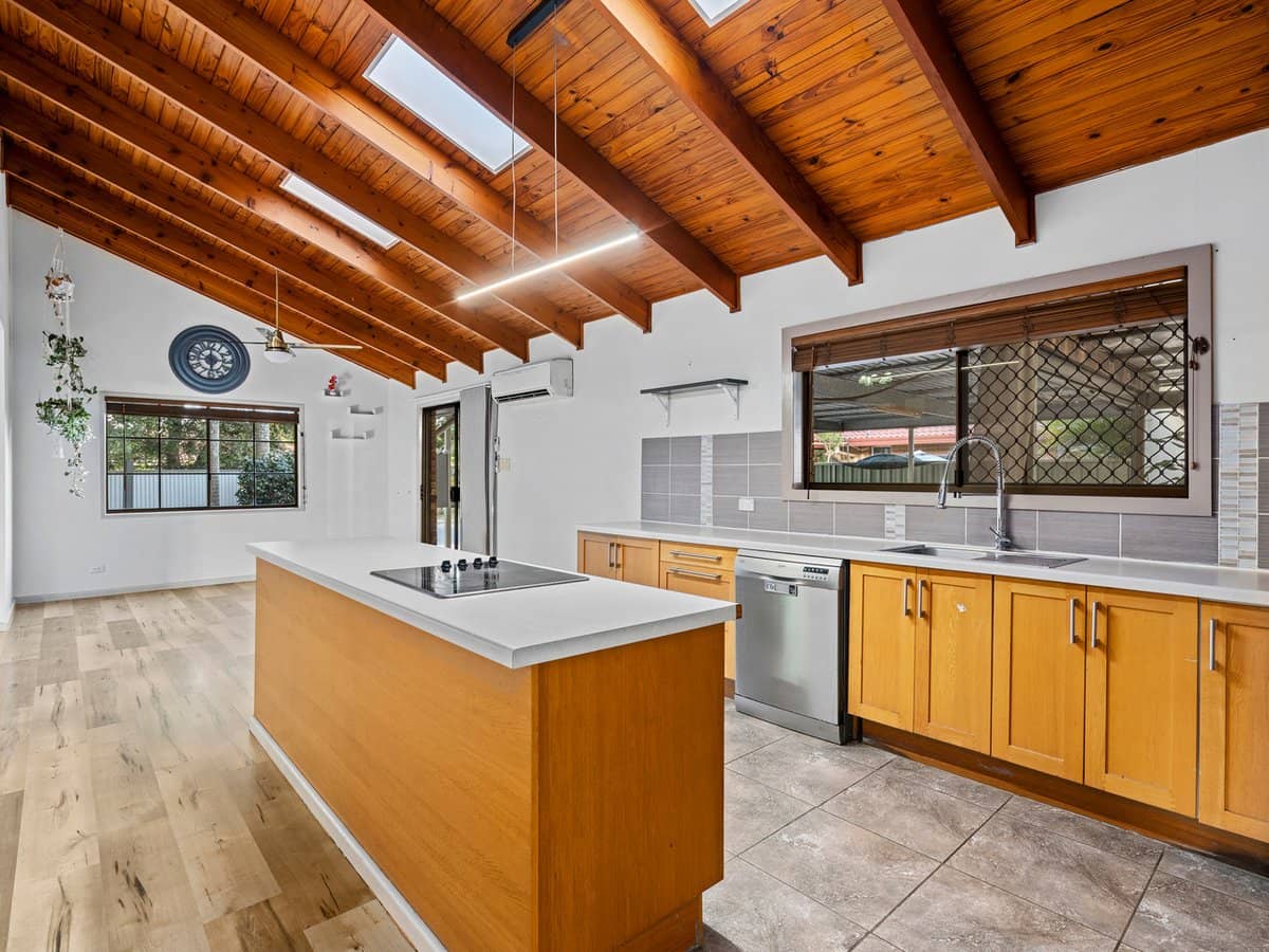 10 Kunari Street, SLACKS CREEK - Thumbnail 6