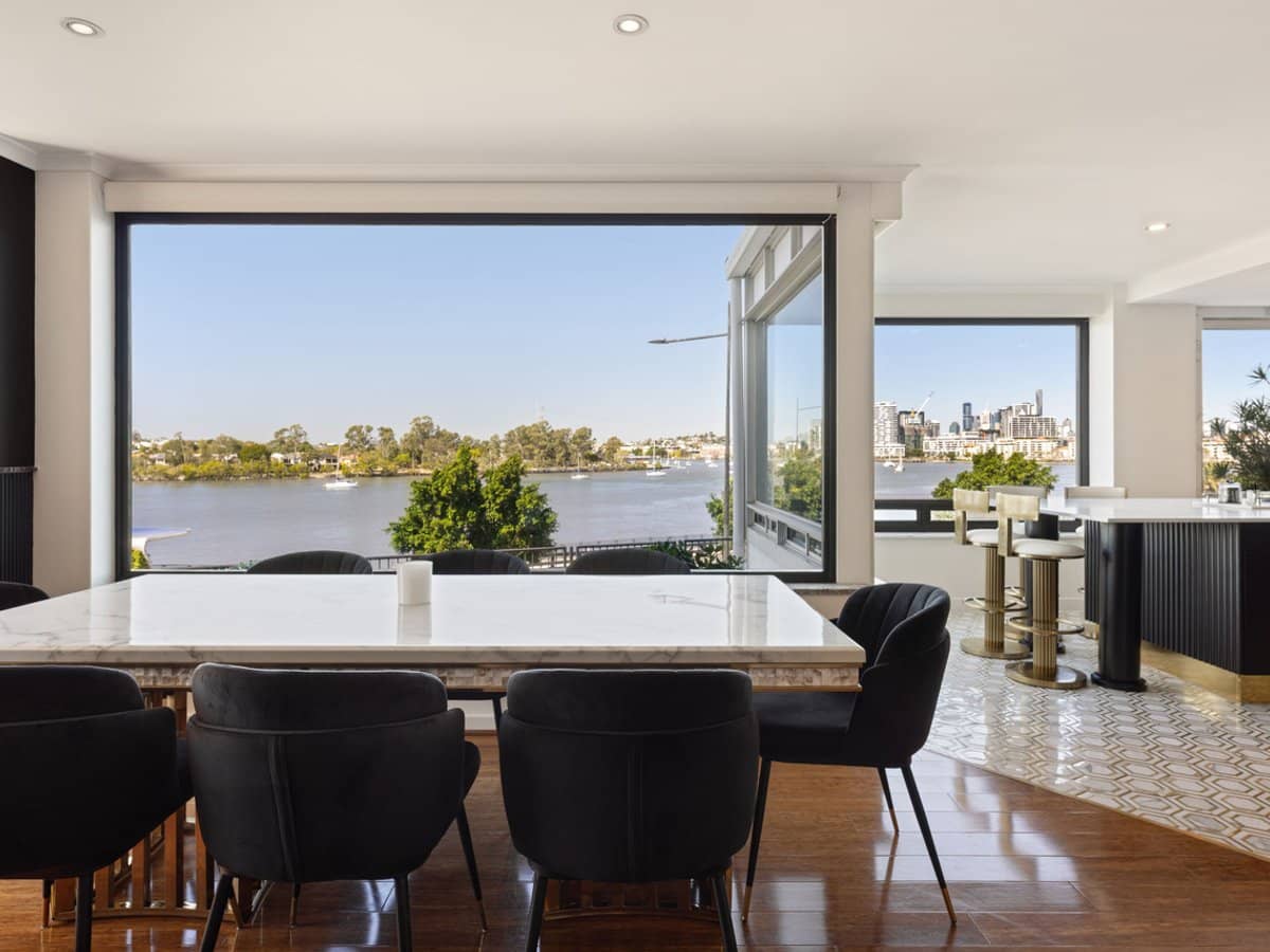 11 Hillside Crescent, Hamilton - Thumbnail 1