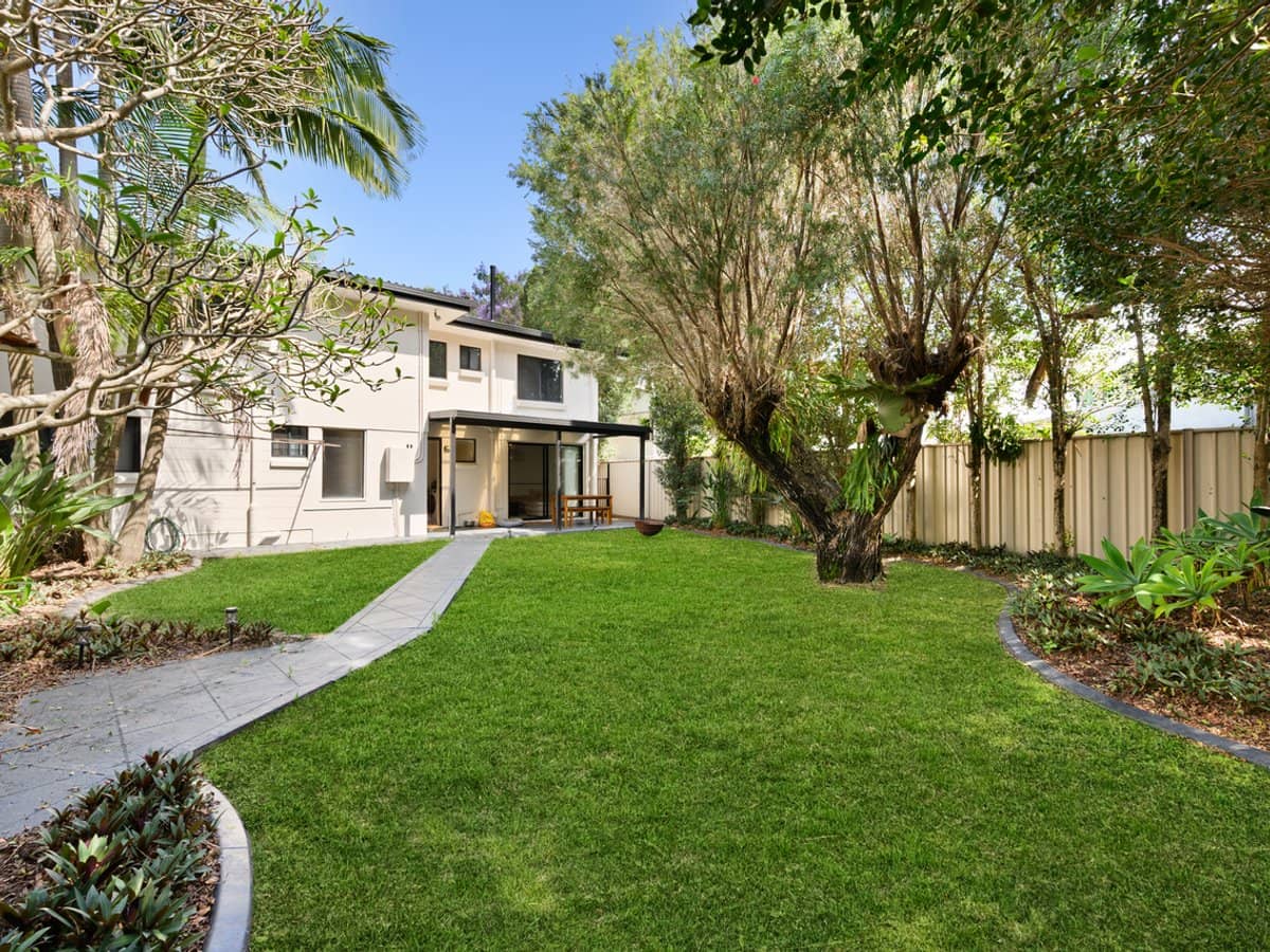 10 Joseph Street, RUNAWAY BAY - Thumbnail 3