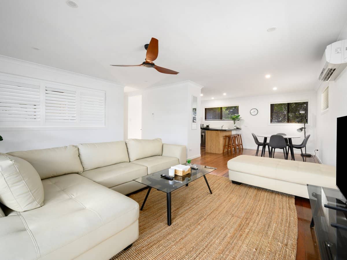 10 Joseph Street, RUNAWAY BAY - Thumbnail 5