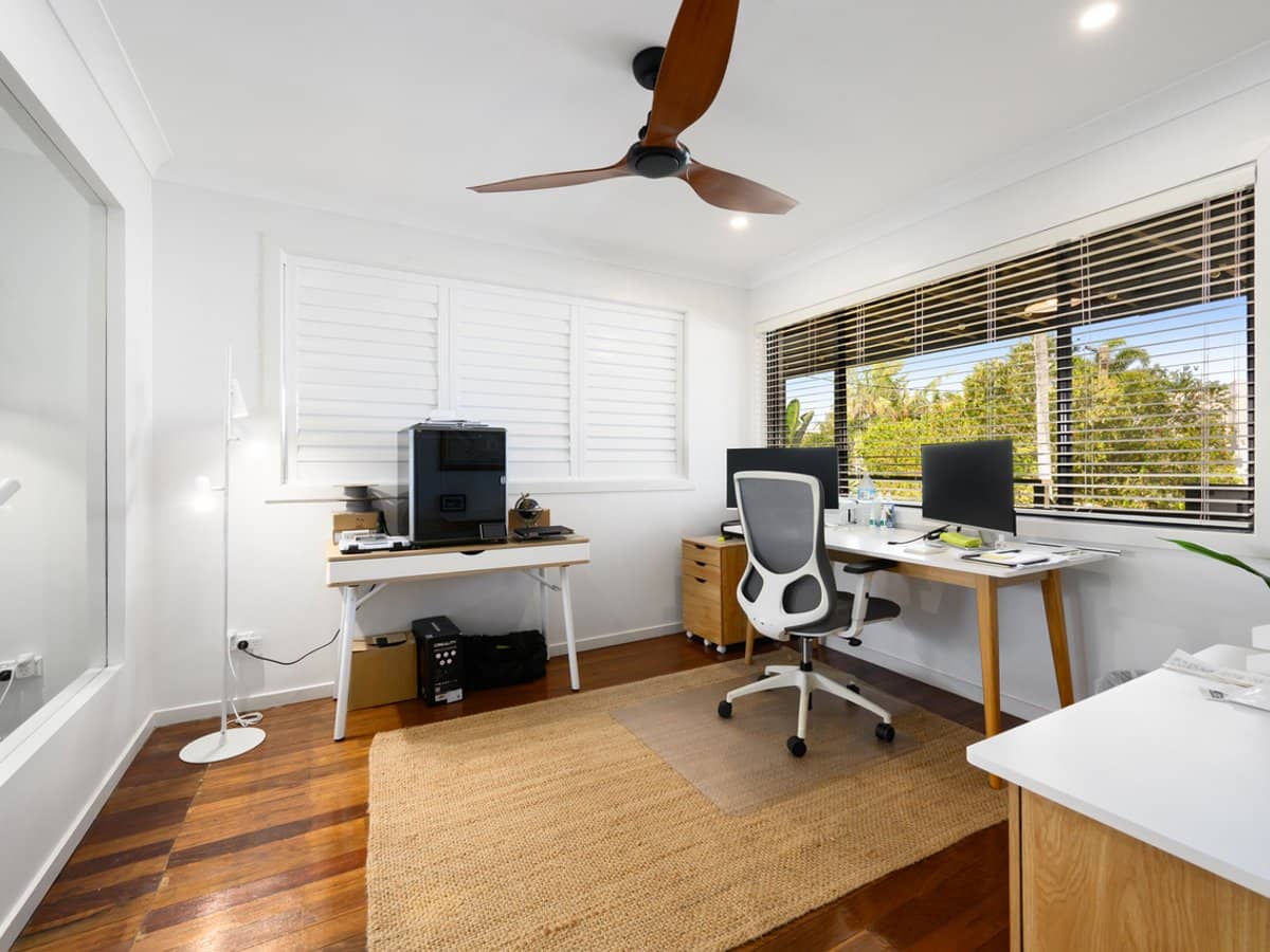 10 Joseph Street, RUNAWAY BAY - Thumbnail 9