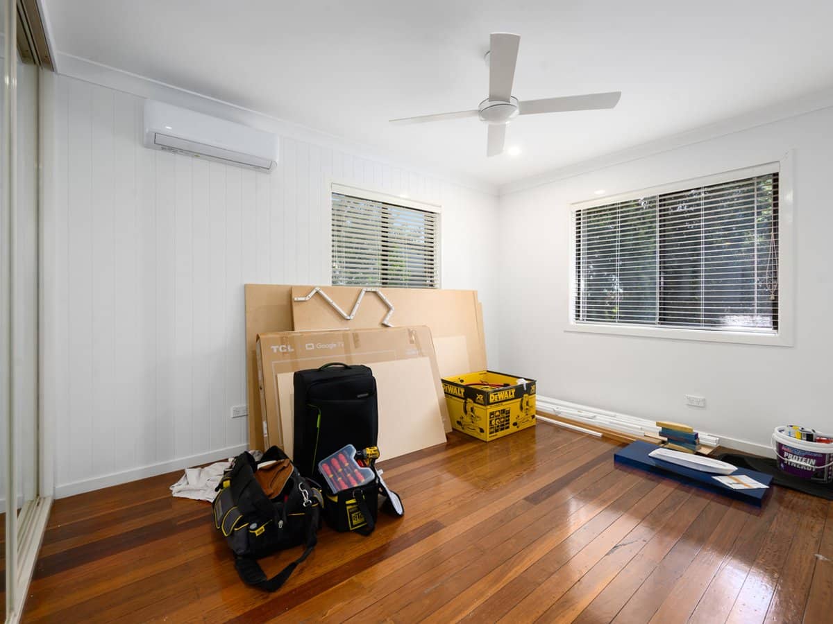 10 Joseph Street, RUNAWAY BAY - Thumbnail 10