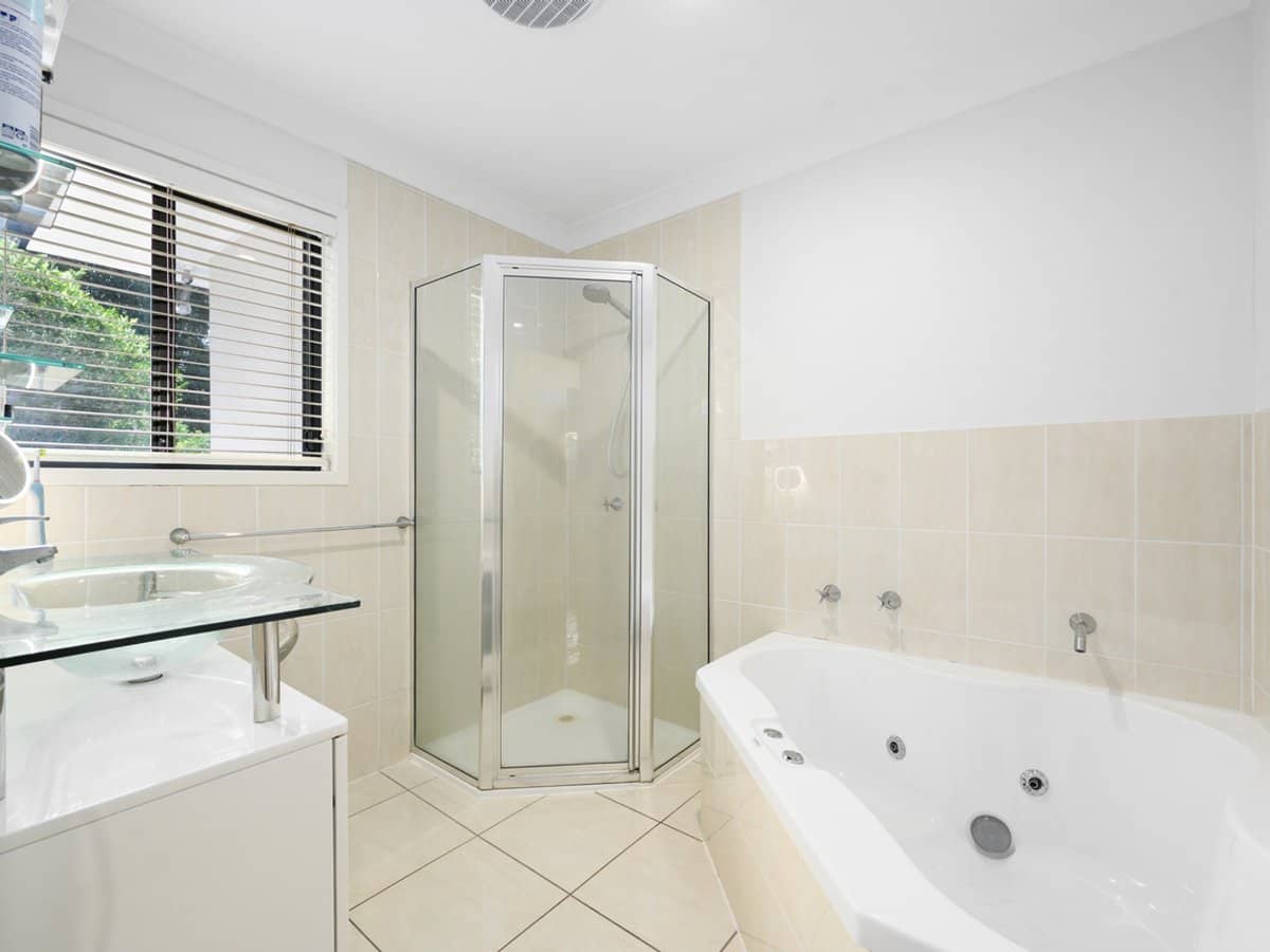 10 Joseph Street, RUNAWAY BAY - Thumbnail 11