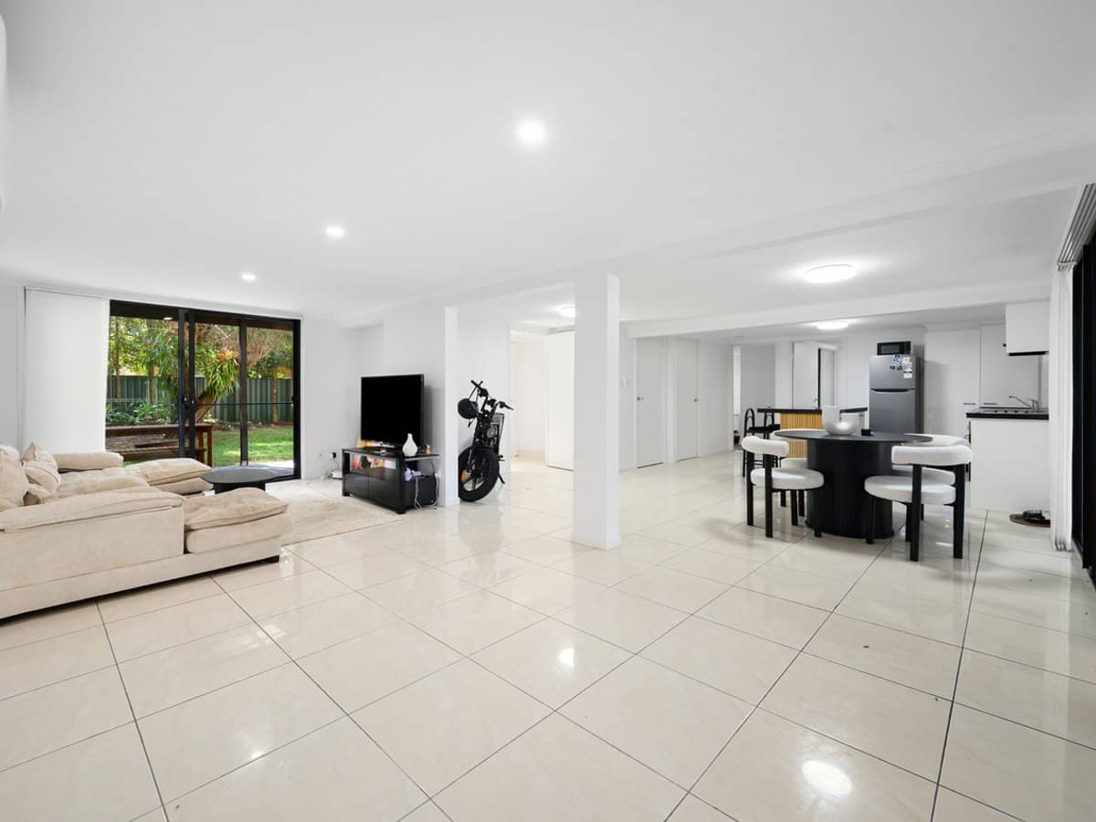 10 Joseph Street, RUNAWAY BAY - Thumbnail 14
