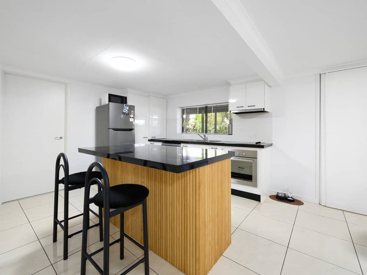 10 Joseph Street, RUNAWAY BAY - Thumbnail 15