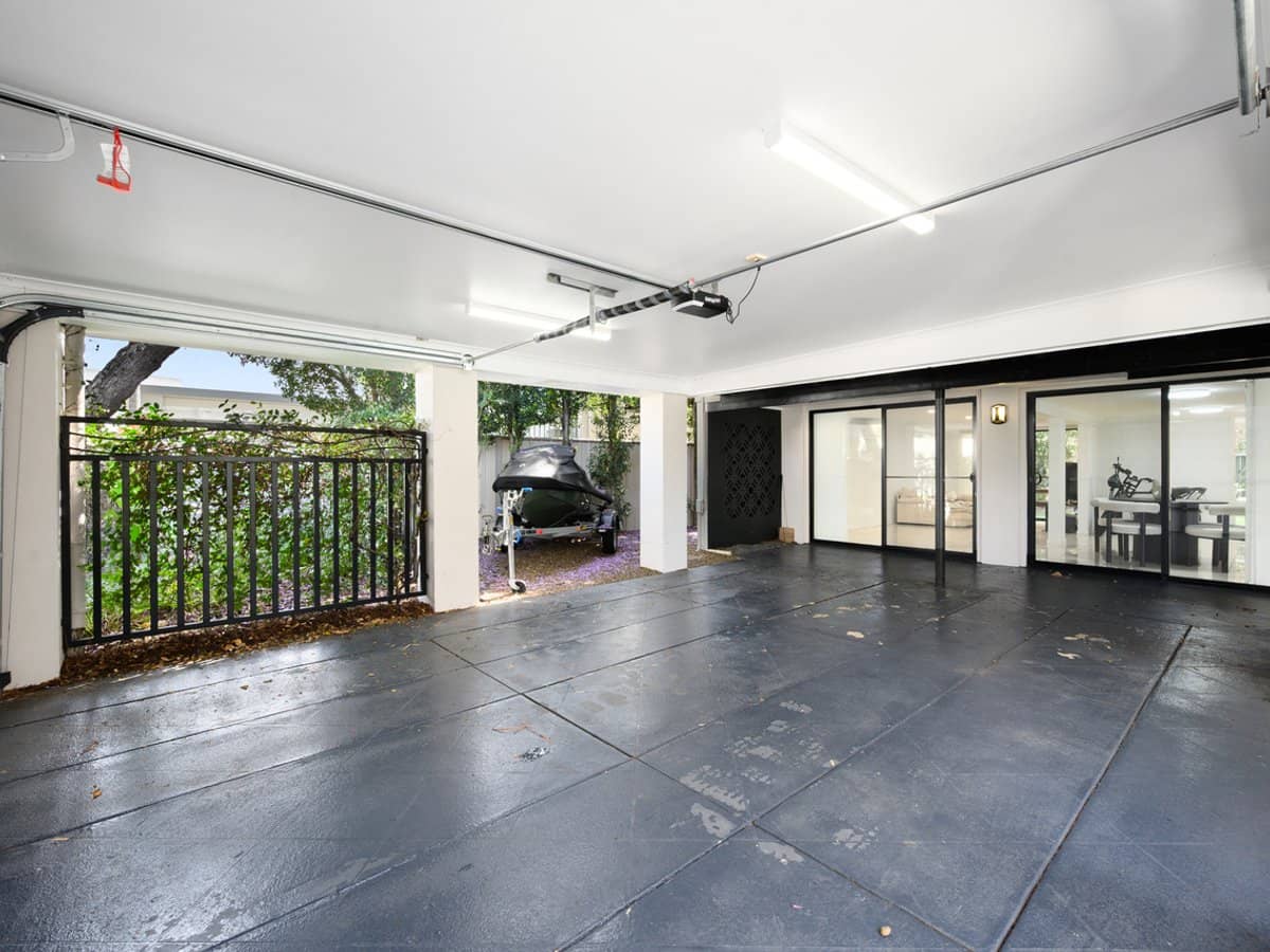 10 Joseph Street, RUNAWAY BAY - Thumbnail 16