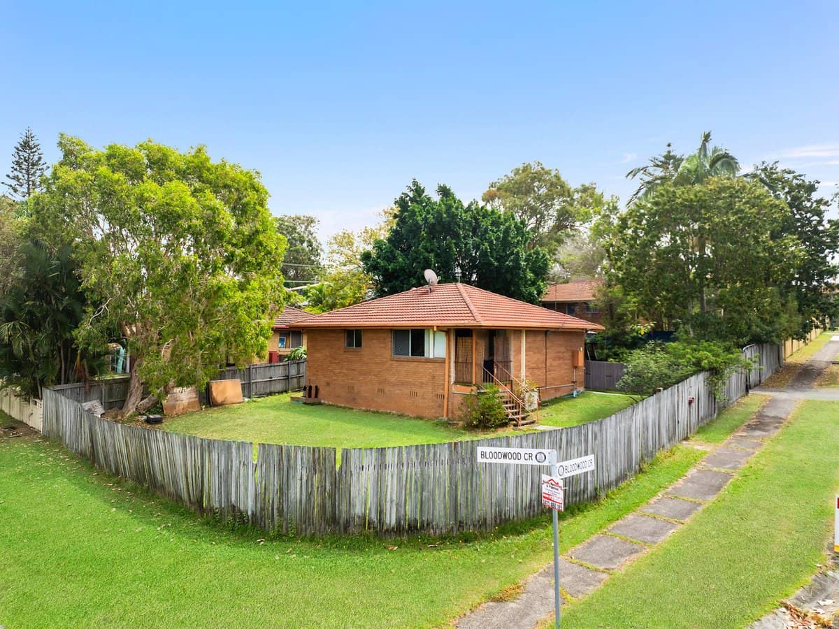 6 Bloodwood Crescent, MOLENDINAR - Thumbnail 1