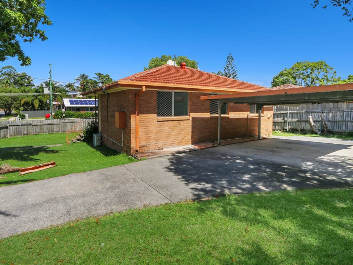 6 Bloodwood Crescent, MOLENDINAR - Thumbnail 2