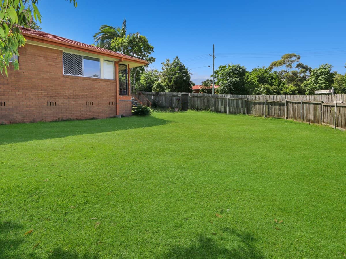 6 Bloodwood Crescent, MOLENDINAR - Thumbnail 3