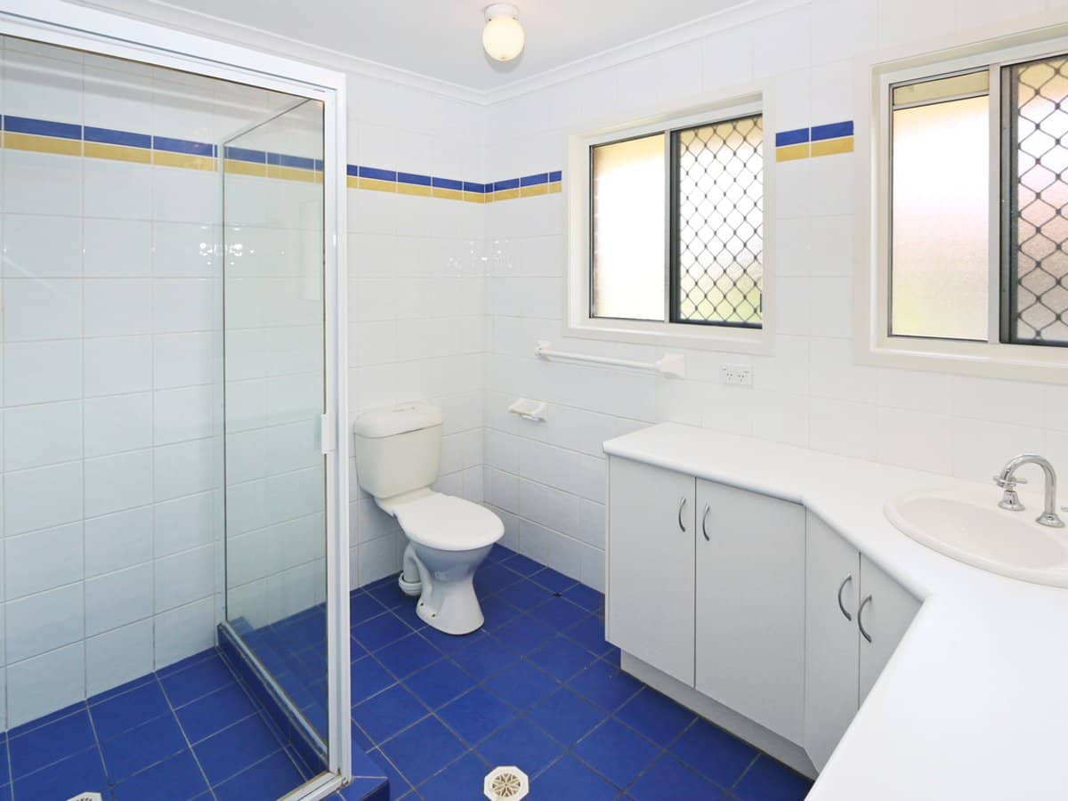 6 Bloodwood Crescent, MOLENDINAR - Thumbnail 6