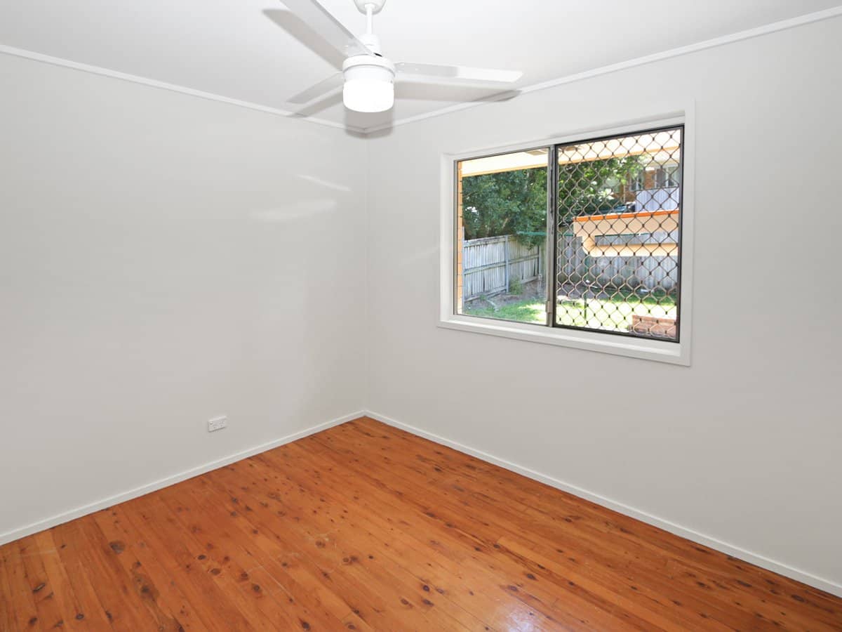 6 Bloodwood Crescent, MOLENDINAR - Thumbnail 7