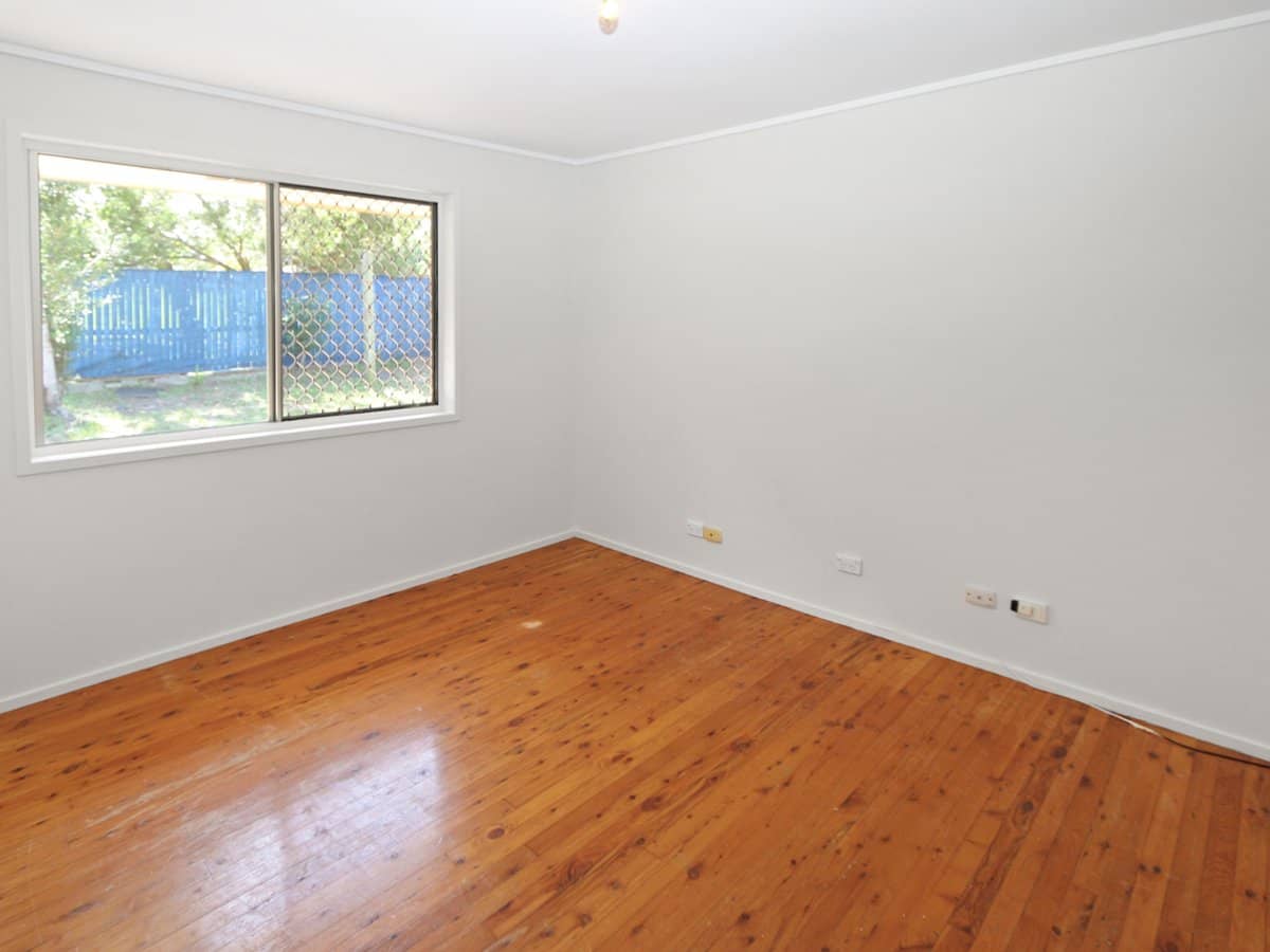 6 Bloodwood Crescent, MOLENDINAR - Thumbnail 8