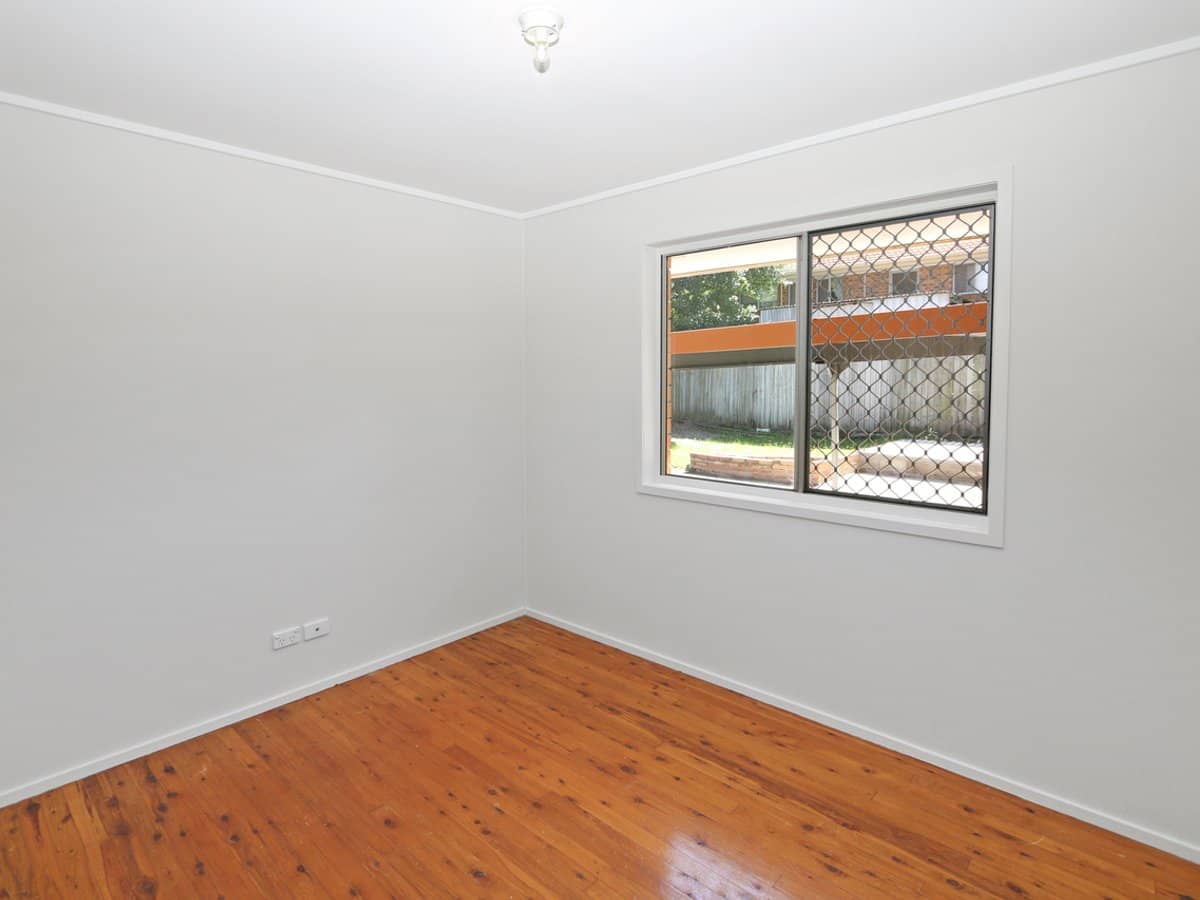 6 Bloodwood Crescent, MOLENDINAR - Thumbnail 9