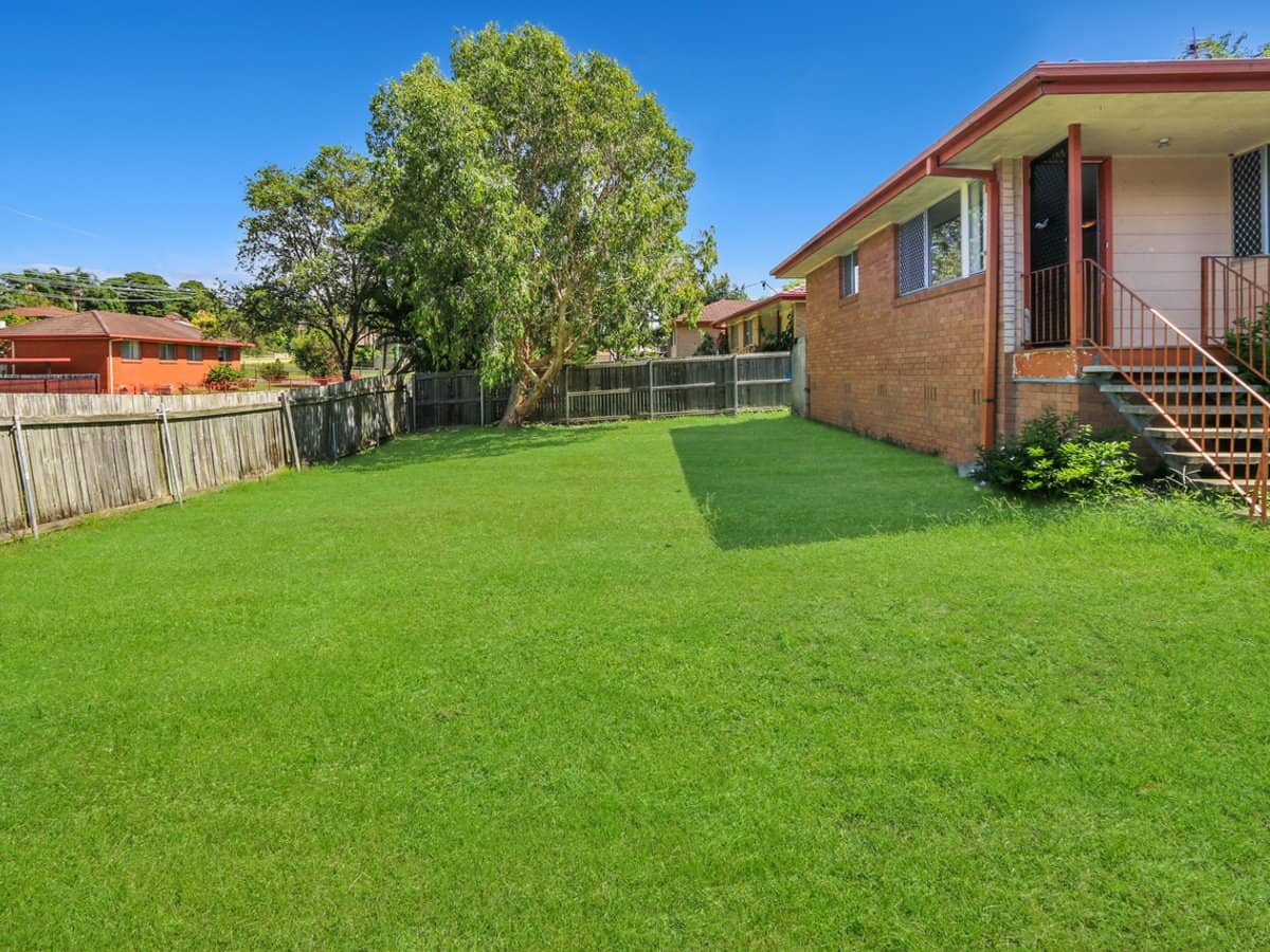6 Bloodwood Crescent, MOLENDINAR - Thumbnail 11