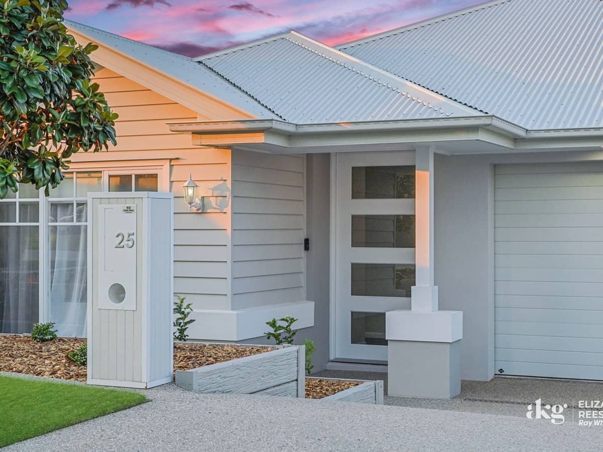 25 Teal Circuit, Greenbank - Thumbnail 2