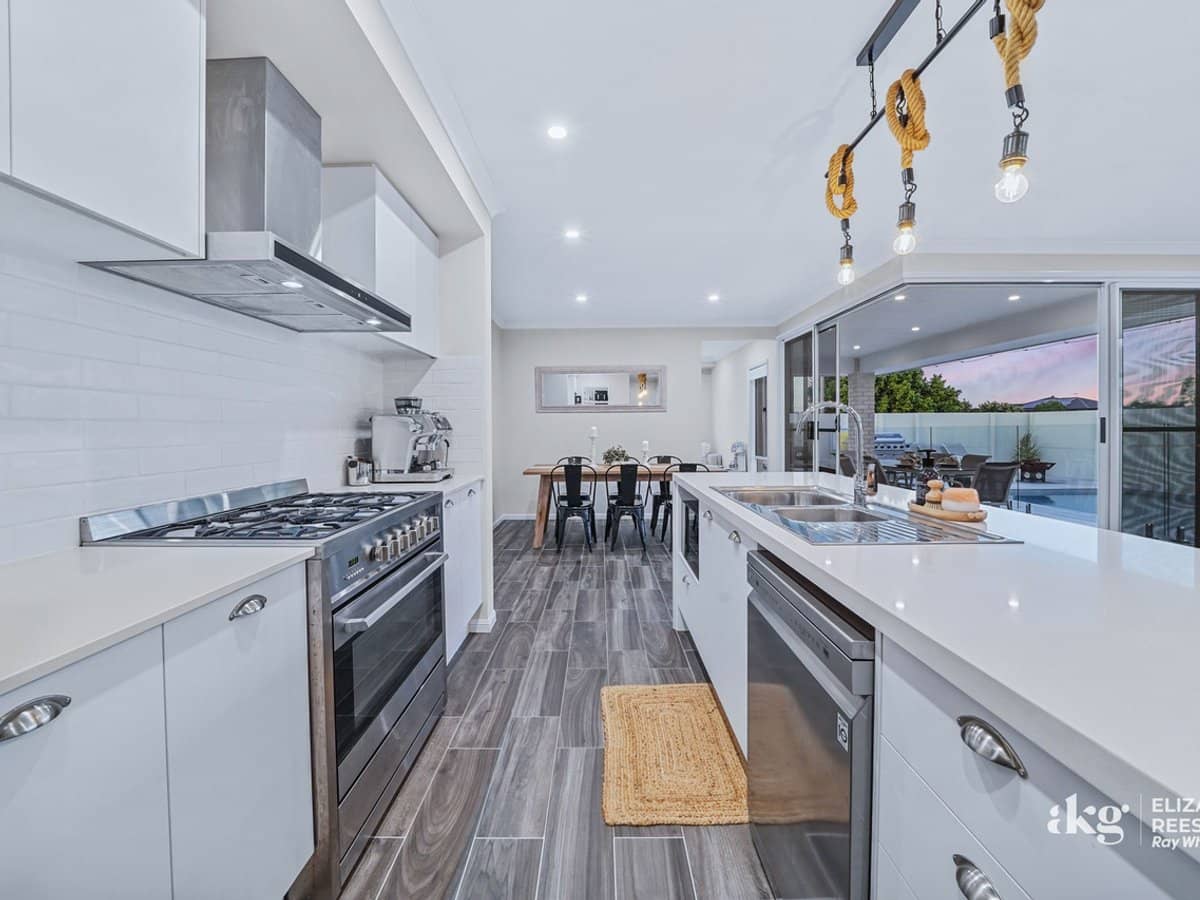 25 Teal Circuit, Greenbank - Thumbnail 3