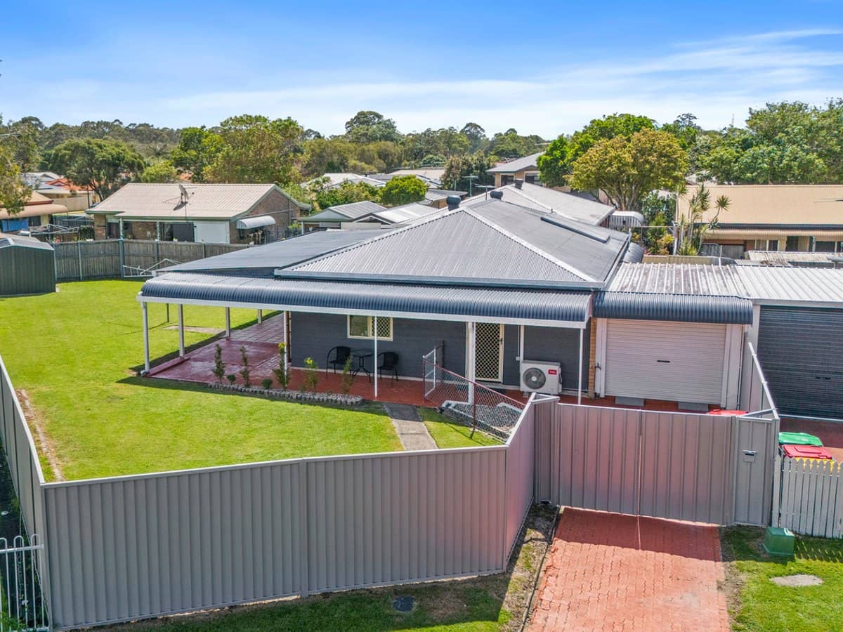 22 Banks Crescent, WYNNUM WEST - Thumbnail 1