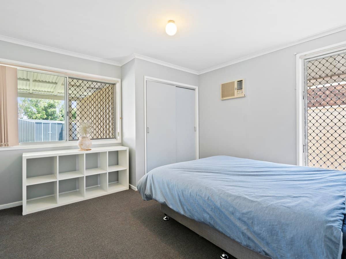 22 Banks Crescent, WYNNUM WEST - Thumbnail 5