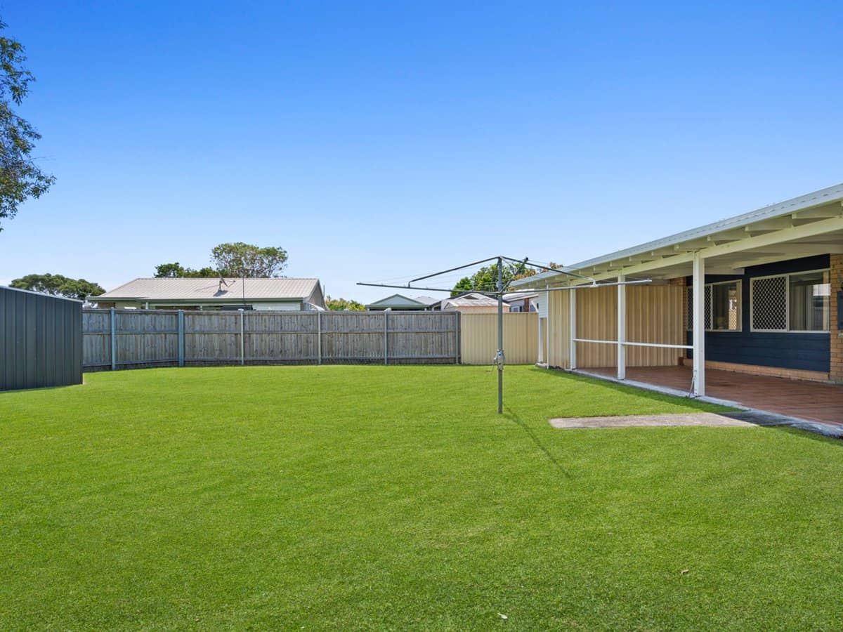 22 Banks Crescent, WYNNUM WEST - Thumbnail 8