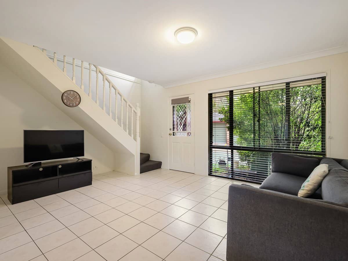 18 Batchworth Road, MOLENDINAR - Thumbnail 2