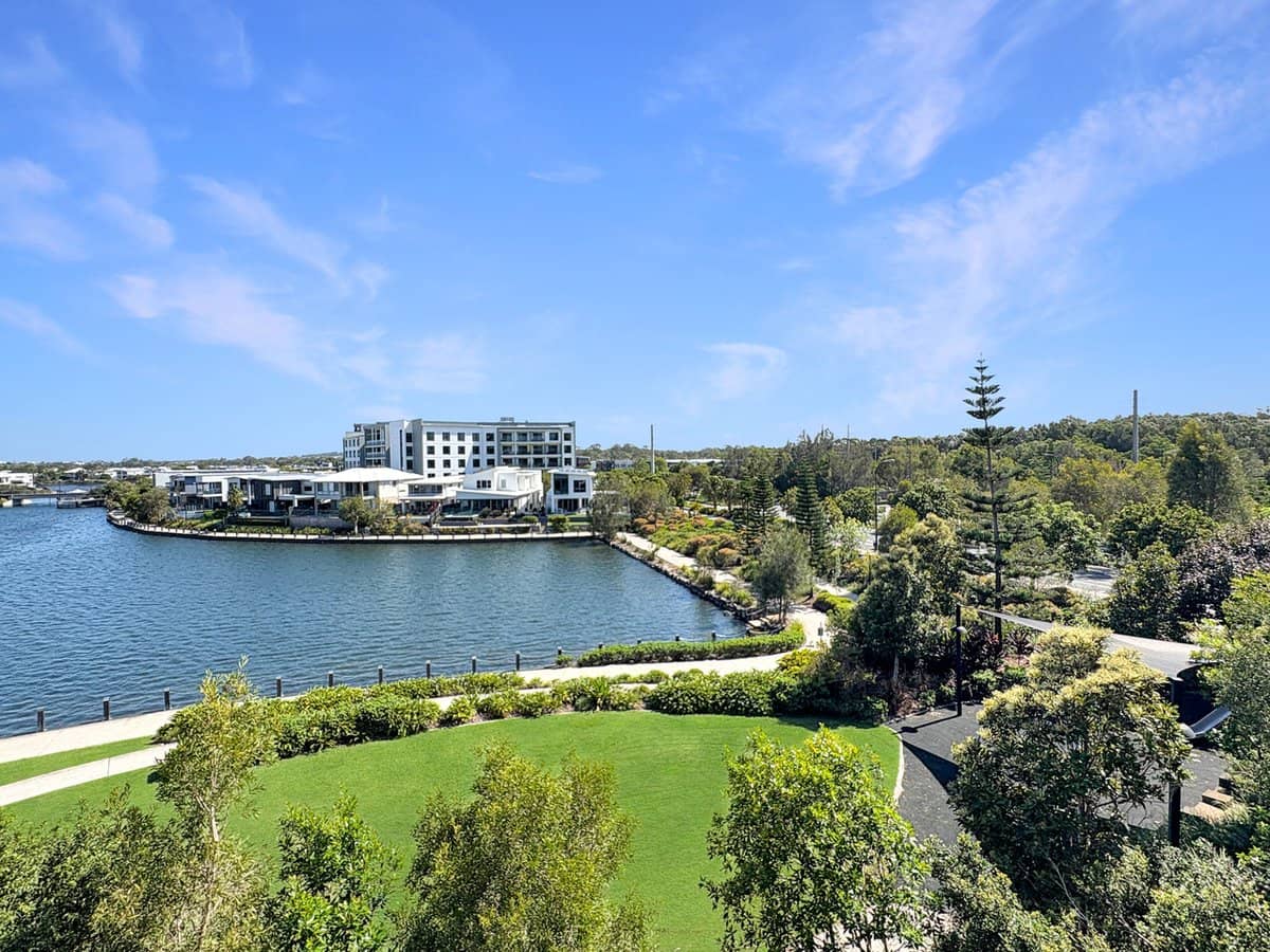 2 Bright Place, BIRTINYA - Thumbnail 1