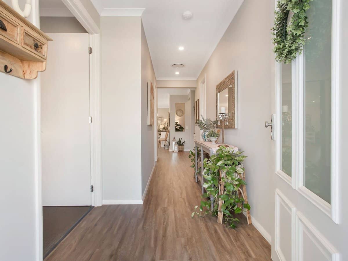 28 Explorers Road, White Rock - Thumbnail 2