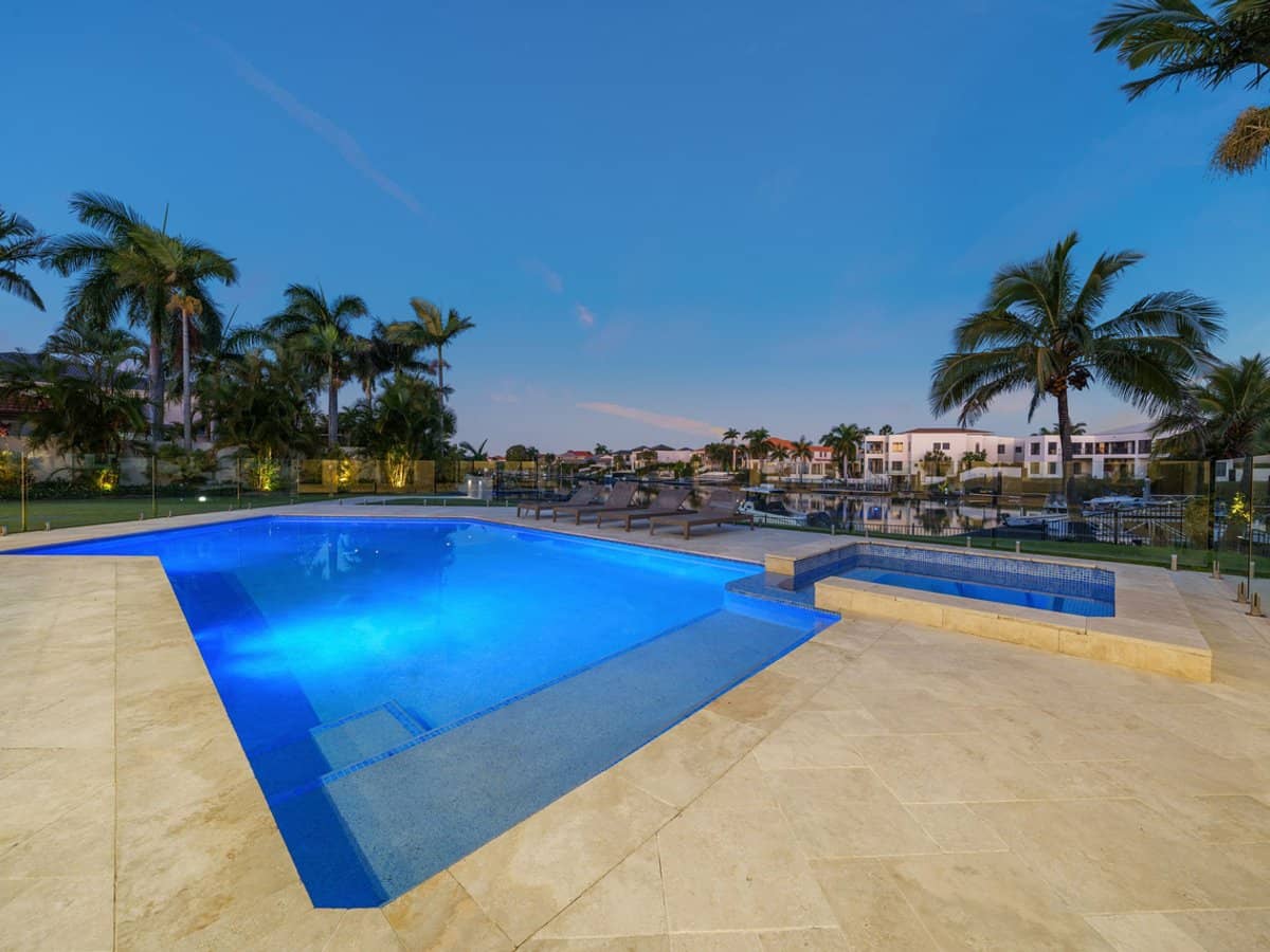 1153 Rosebank Way West, Hope Island - Thumbnail 7