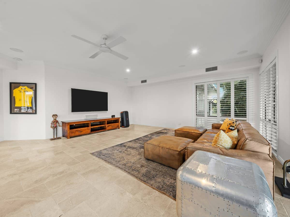 1153 Rosebank Way West, Hope Island - Thumbnail 12