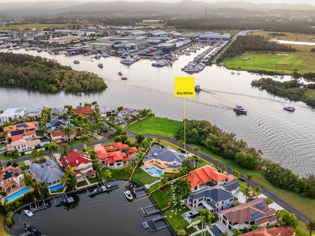 1153 Rosebank Way West, Hope Island - Thumbnail 13