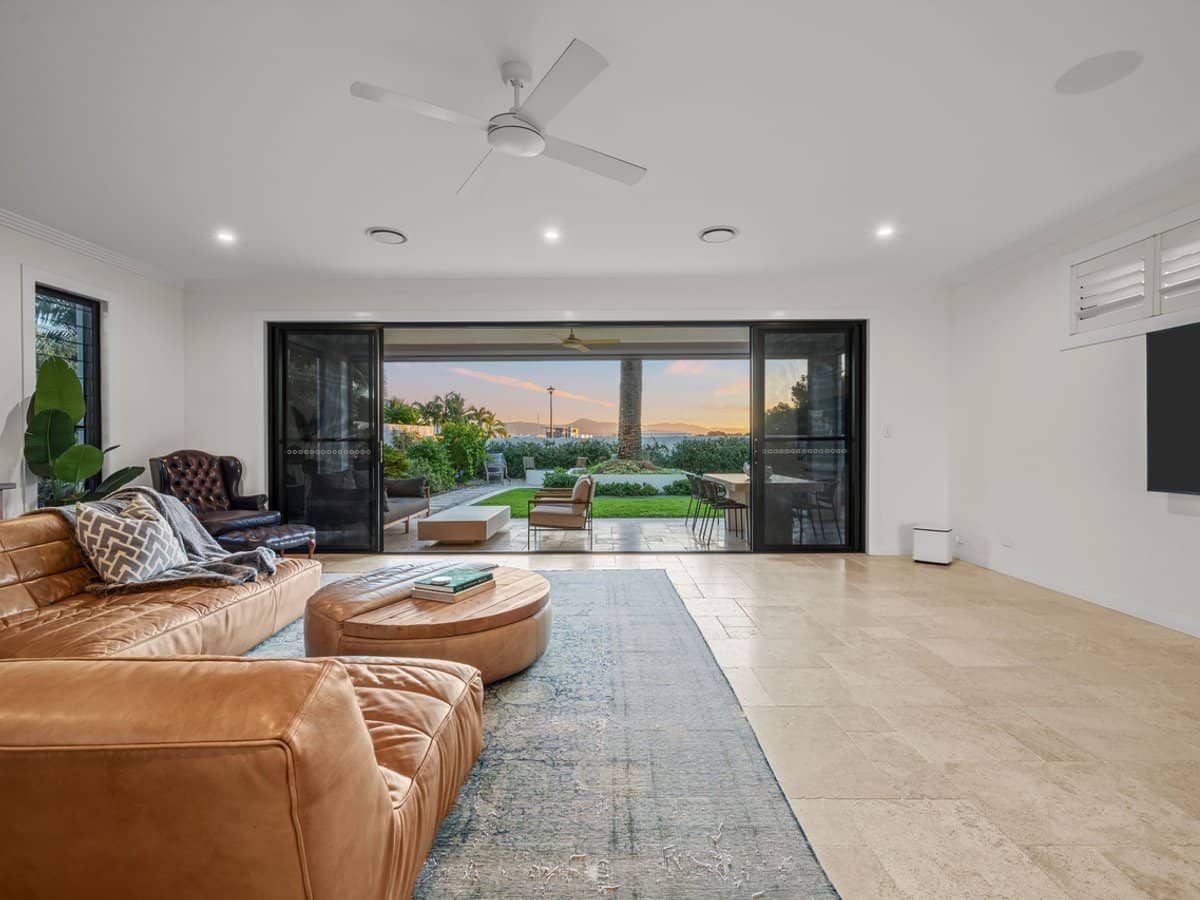 1153 Rosebank Way West, Hope Island - Thumbnail 14