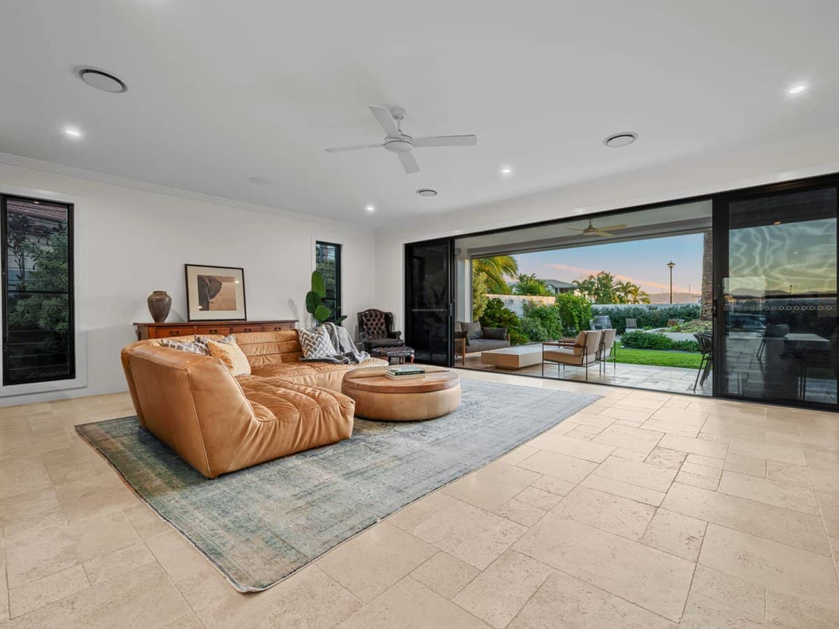 1153 Rosebank Way West, Hope Island - Thumbnail 15