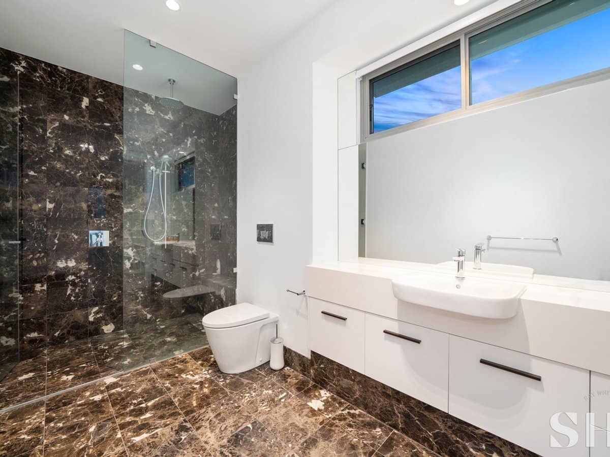 1019 Edgecliff Drive, Sanctuary Cove - Thumbnail 19