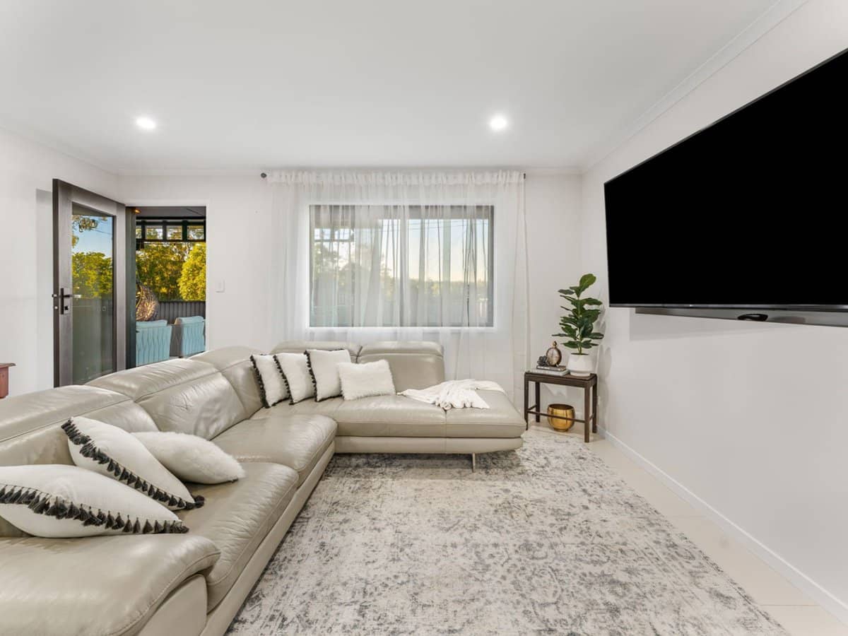 62 Radiata Street, Hillcrest - Thumbnail 3