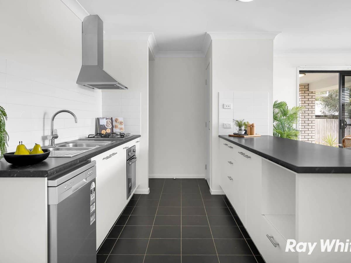 8 Greenpark Drive, Crestmead - Thumbnail 2