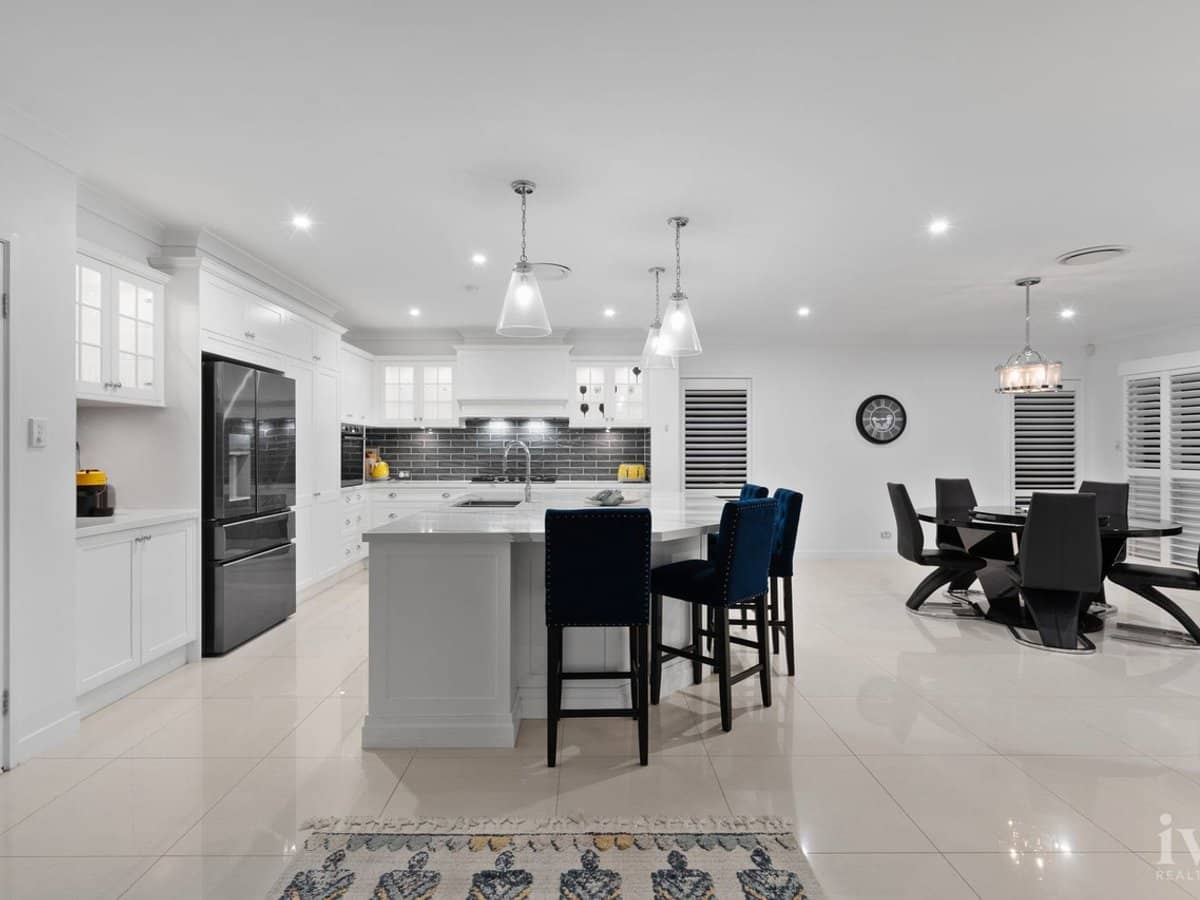 2015 The Circle, Sanctuary Cove - Thumbnail 1