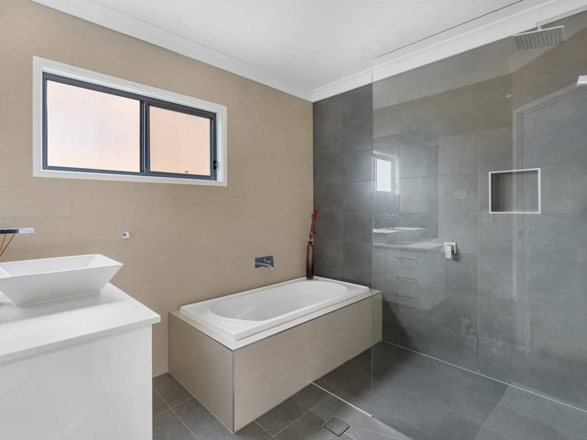 40 Bob Barnard Drive, TUGUN - Thumbnail 24