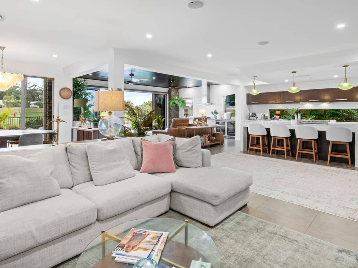 2279 Banksia Lakes Drive, Sanctuary Cove - Thumbnail 6